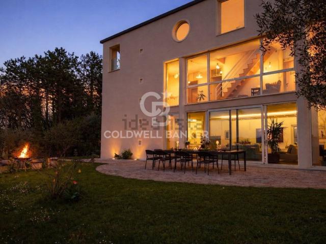 Case e ville in vendita di 300 m² in Frazione Montesca, 19