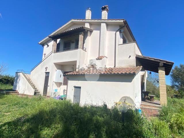 Case e ville in vendita di 300 m² in Località Commenda