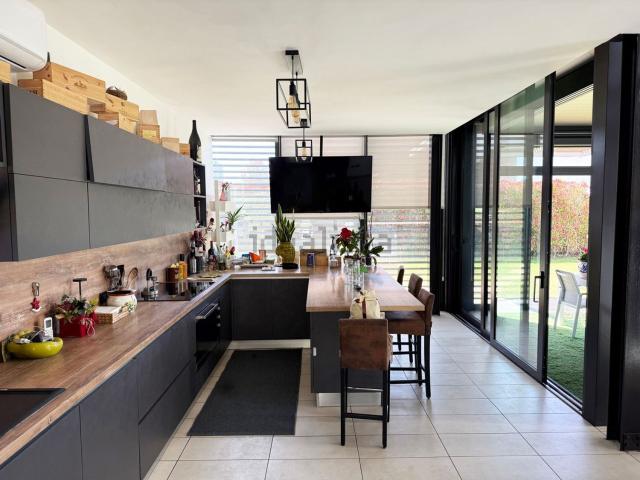 Case e ville in vendita di 300 m² in Località Le Muracce, 1