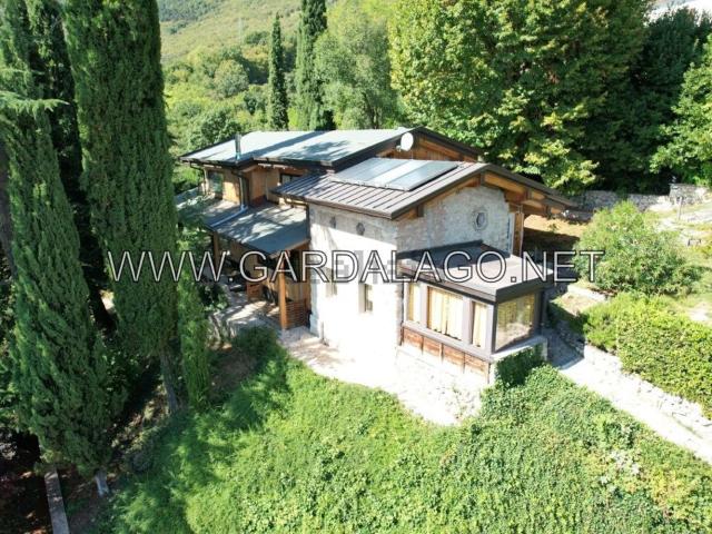Case e ville in vendita di 300 m² in Località Renzon, 99