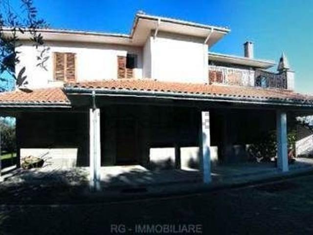 Case e ville in vendita di 300 m² in Località San Sebastiano, 38
