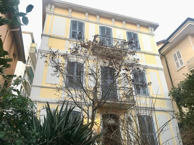 Case e ville in vendita di 300 m² in Piazza Cristoforo Colombo, 35