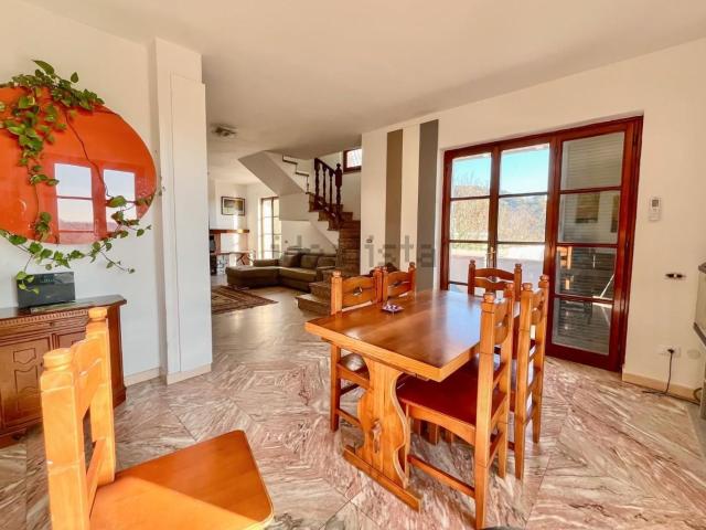 Case e ville in vendita di 380 m² in Strada Comunale di Monteverde, 17