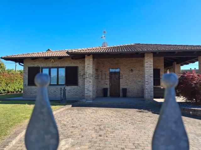 Case e ville in vendita di 300 m² in Strada Cascinagrossa