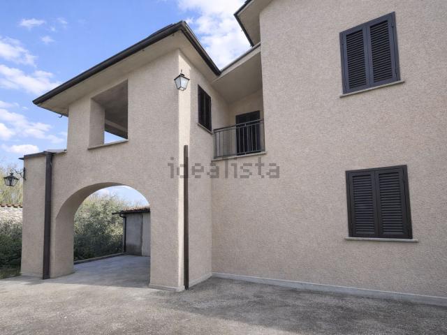 Case e ville in vendita di 300 m² in Strada Cassiere