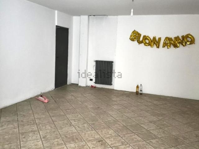 Case e ville in vendita di 300 m² in Strada Biandrate
