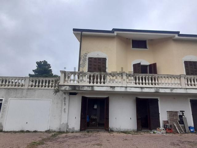 Case e ville in vendita di 300 m² in Strada San Bartolomeo
