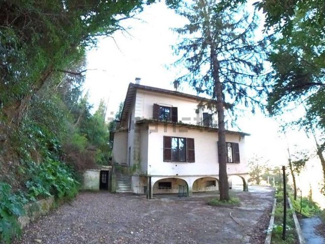 Case e ville in vendita di 300 m² in Strada senza nome