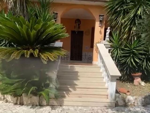 Case e ville in vendita di 300 m² in Strada riserva della caduta