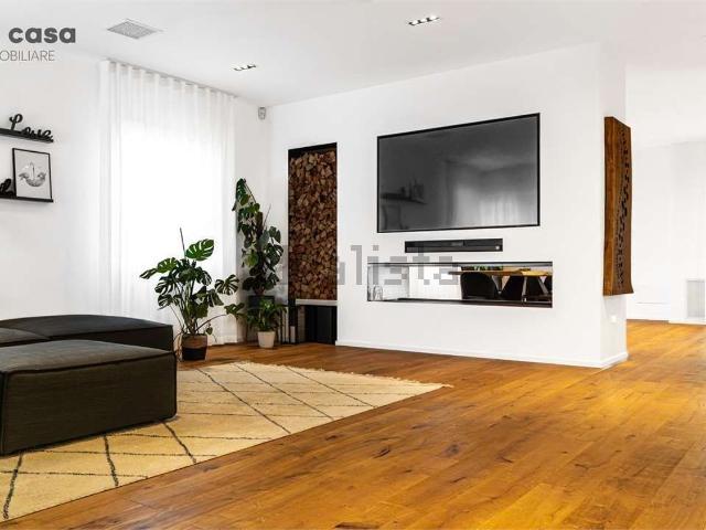 Case e ville in vendita di 301 m² in Via Ugo Bassi, 1