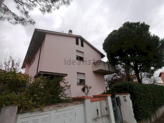 Case e ville in vendita di 302 m² in Via G. Amendola, 75