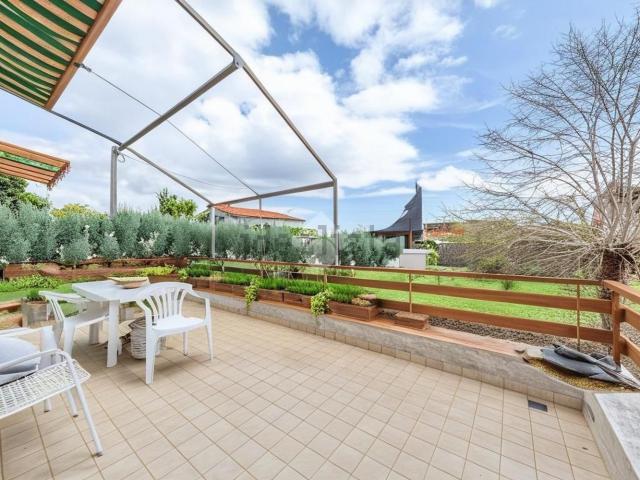 Case e ville in vendita di 302 m² in Via del Fosso di Sant&apos Andrea, 87