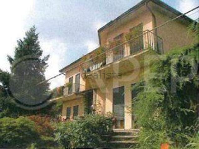 Case e ville in vendita di 302 m² in Via Libero Benedetti, 27