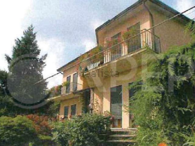 Case e ville in vendita di 302 m² in Via Libero Benedetti, 27