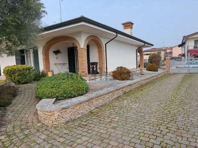 Case e ville in vendita di 302 m² in Via Monte Cavallo, 11