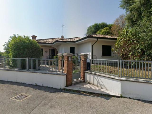 Case e ville in vendita di 302 m² in Via Monte Cavallo