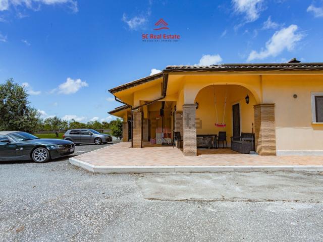 Case e ville in vendita di 302 m² in Via Monte Razzano