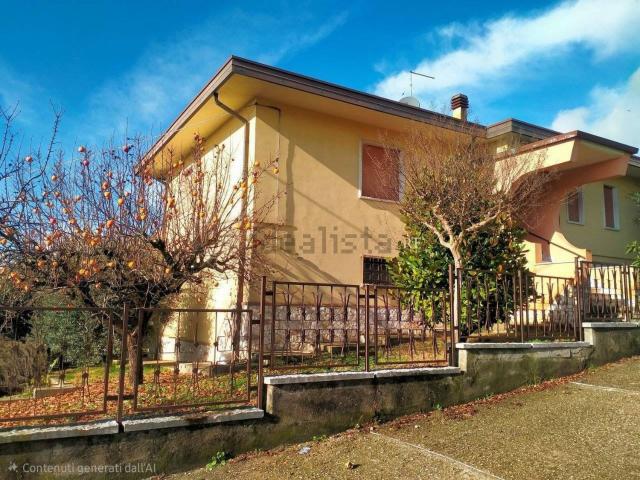 Case e ville in vendita di 302 m² in Via Montello, 19