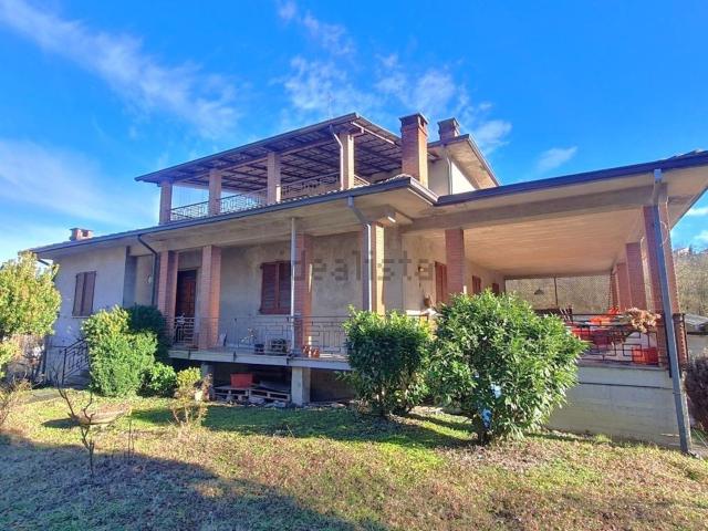 Case e ville in vendita di 302 m² in Frazione Versa, 9
