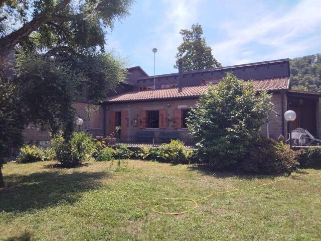 Case e ville in vendita di 303 m² in Via dei Faggi