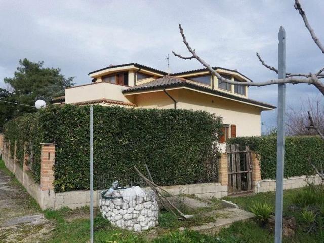 Case e ville in vendita di 303 m² in Via del Tesoro, 29