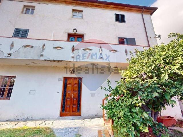 Case e ville in vendita di 303 m² in Via Luigi Spada Cenami, 51