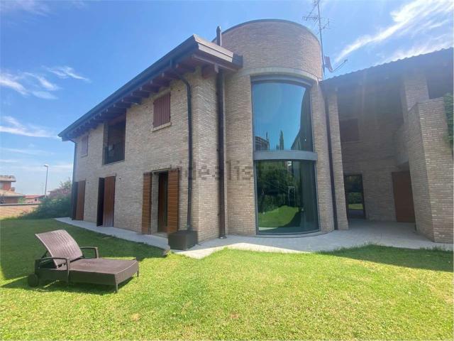 Case e ville in vendita di 303 m² in Via San Francesco