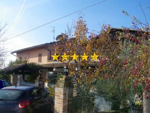 Case e ville in vendita di 303 m² in Strada Cerfoglia