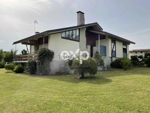 Case e ville in vendita di 304 m²