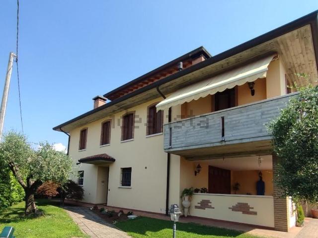 Case e ville in vendita di 304 m² in Via Cobalchini