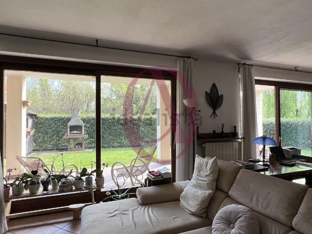 Case e ville in vendita di 304 m² in Via Giovanni Pascoli, 17