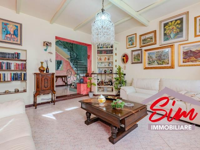 Case e ville in vendita di 304 m² in Via Venezia
