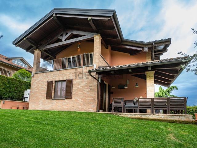 Case e ville in vendita di 304 m² in Via Viapiana