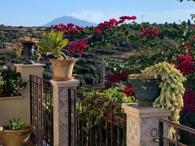 Case e ville in vendita di 304 m² in Contrada Montagna, 24