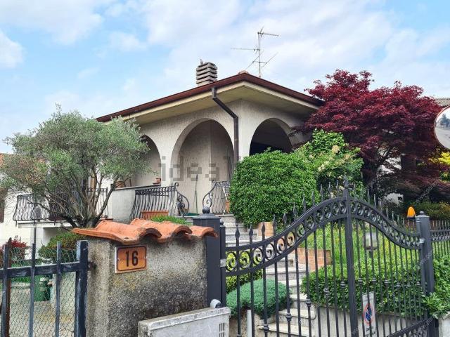 Case e ville in vendita di 305 m²
