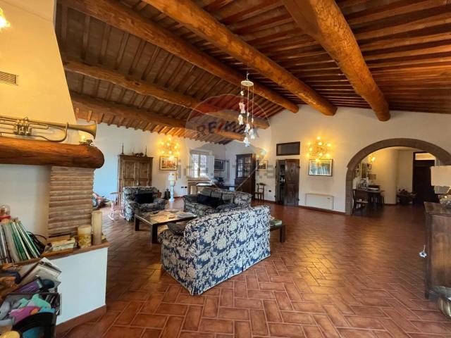Case e ville in vendita di 305 m²