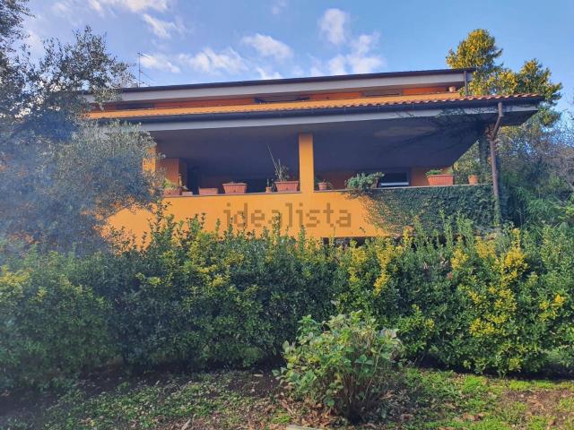 Case e ville in vendita di 305 m² in Via Colle dei Galli