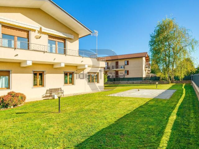 Case e ville in vendita di 305 m² in Via Antonio Meucci, 6