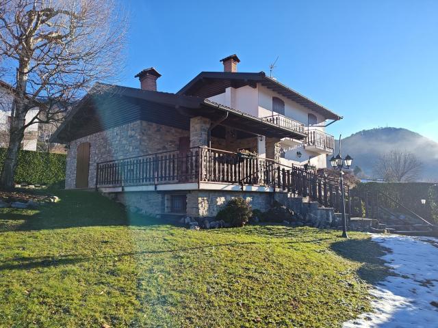 Case e ville in vendita di 305 m² in Via al Fareè, 3