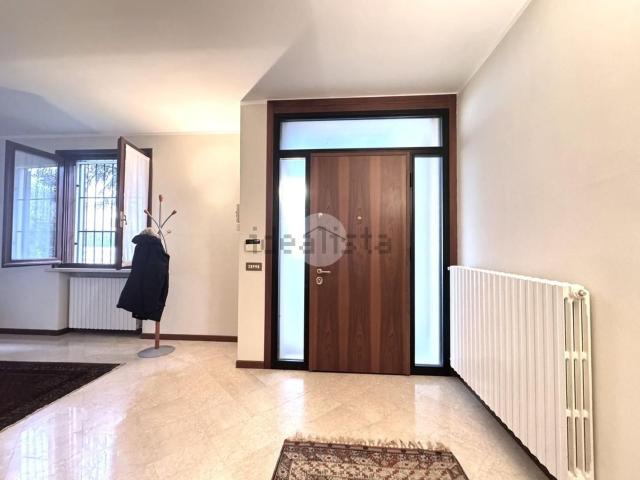 Case e ville in vendita di 305 m² in Via G. Fattori, 7