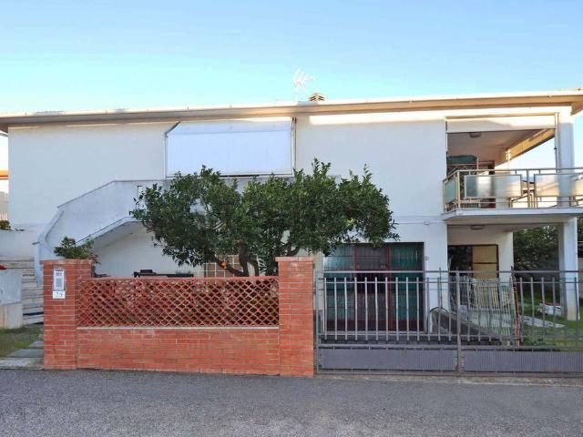 Case e ville in vendita di 305 m² in Via Goffredo Mameli, 27