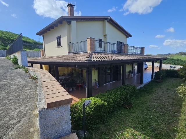 Case e ville in vendita di 305 m² in Via Giuseppe Rito, 23