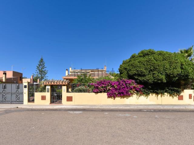 Case e ville in vendita di 305 m² in Via Nurra