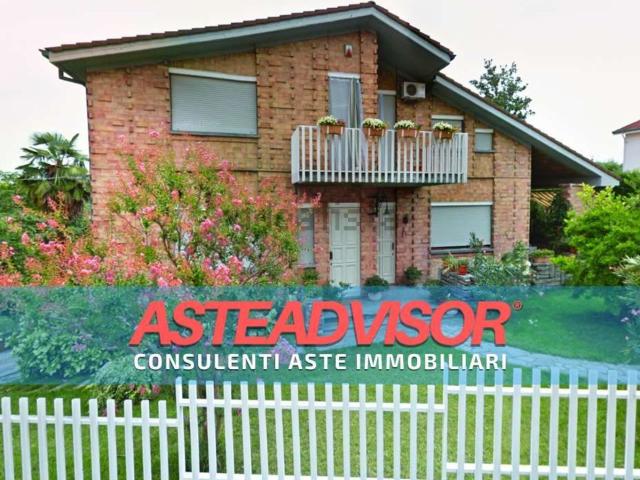 Case e ville in vendita di 305 m² in Via Umberto I, 23