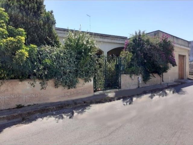 Case e ville in vendita di 305 m² in Via Udine, 34