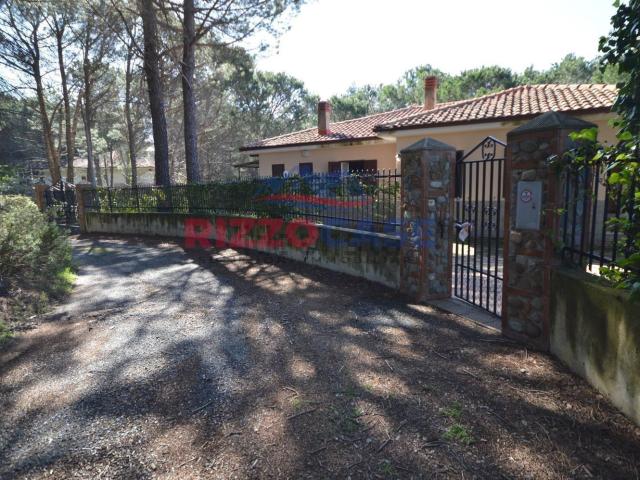Case e ville in vendita di 305 m² in Contrada Piana Dei Venti, 2