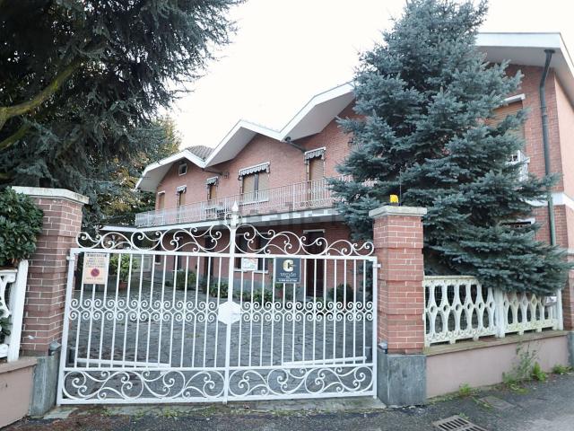 Case e ville in vendita di 305 m² in Strada Giardino Scarafiotti, 29