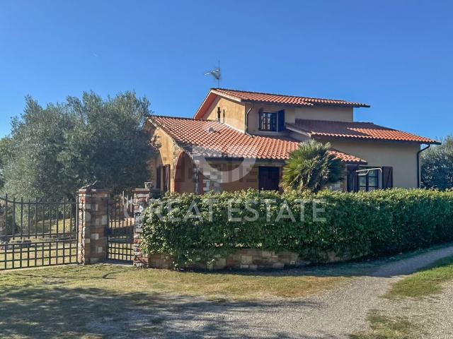 Case e ville in vendita di 305 m² in Strada Vicinale Caposodo