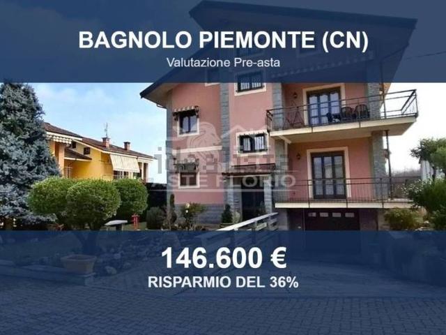 Case e ville in vendita di 306 m² in Via Cave, 175