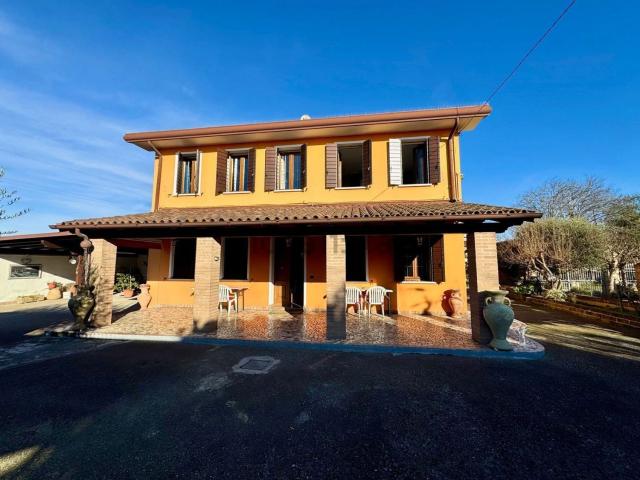 Case e ville in vendita di 306 m² in Via Canaletta